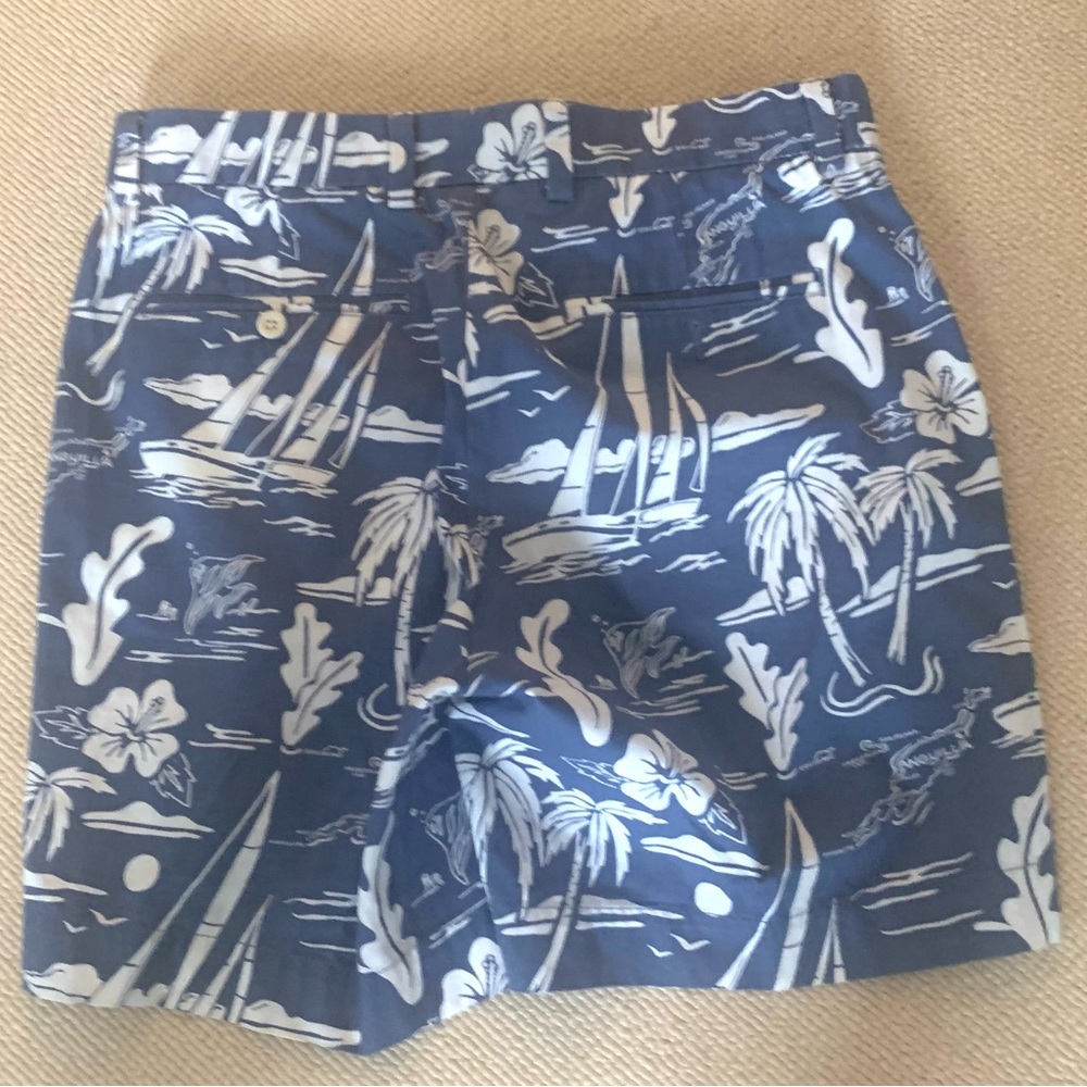 Hawaiian design Vineyard’s Vines shorts